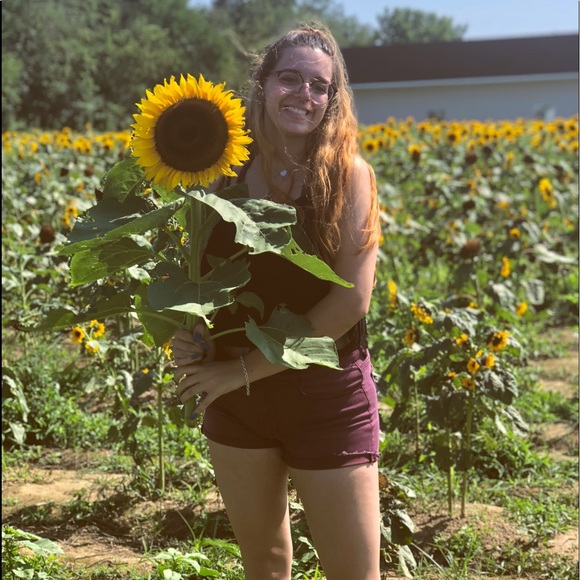 Meet your Posher, Taylor - Picture 1 of 1